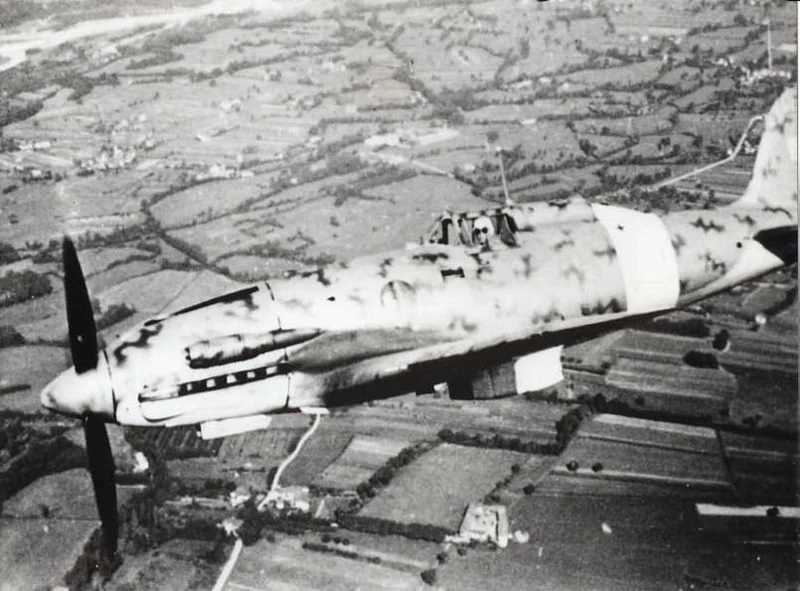 Folgore in volo su Malta