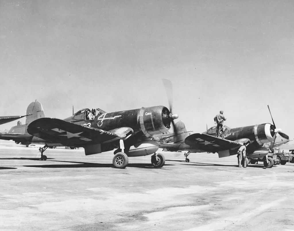Una squadriglia di F4U-1D Corsair di base a Iwo Jima nel 1945