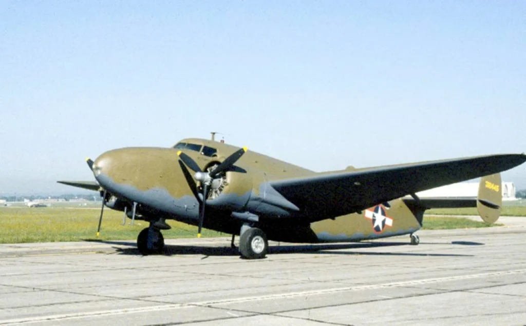 C-60A Lodestar in livrea USAAC