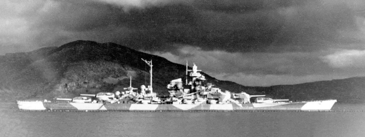 Di Sconosciuto - U.S. Naval Historical Center photograph NH 71390., Pubblico dominio