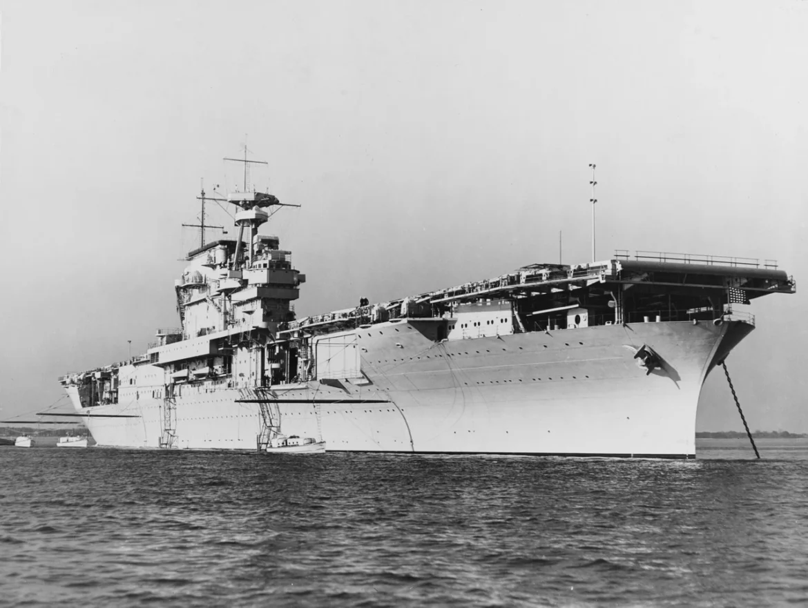 La USS Yorktown ancorata in Virginia