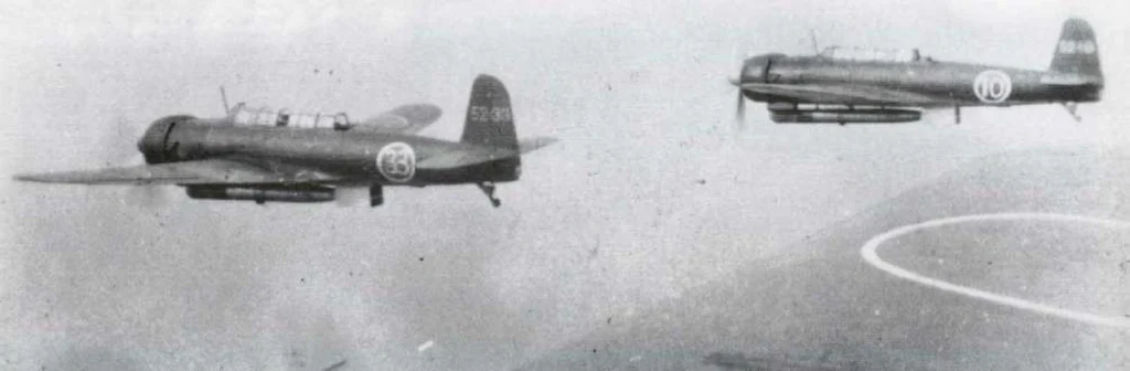 Nakajima B6N2 in formazione armati di siluro tipo 91